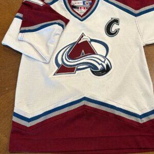 Vintage CCM Colorado Avalanche Joe Sakic Jersey - M